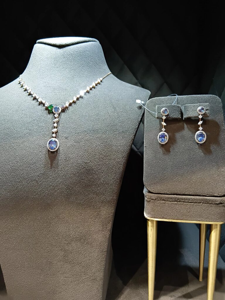 PIYUSH NAVALGARIYA'S FIONA LAB-GROWN DIAMONDS CREATES A BUZZ IN THE CITY OF PRAYAGRAJ: A SPECIAL REPORT BY KHATIBAH REHMAT. 8 1000965547